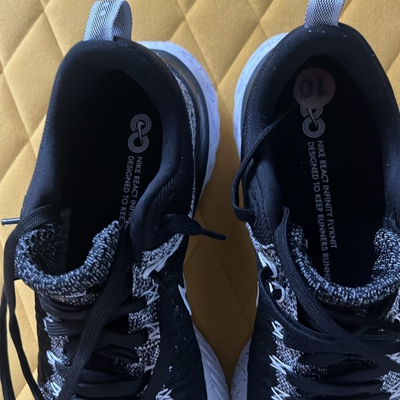 Nike epic react running shoes - Picture 5 of 6